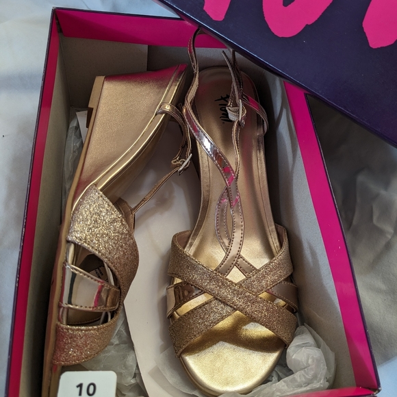 Fioni Champagne Dress Sandals, women's size 10 - Picture 4 of 4